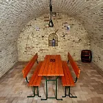 Haptapta House *