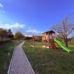 Haptapta House Apartament *
